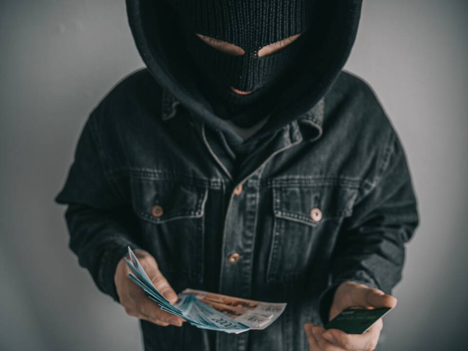 Что мошенники могут сделать с номером СНИЛС