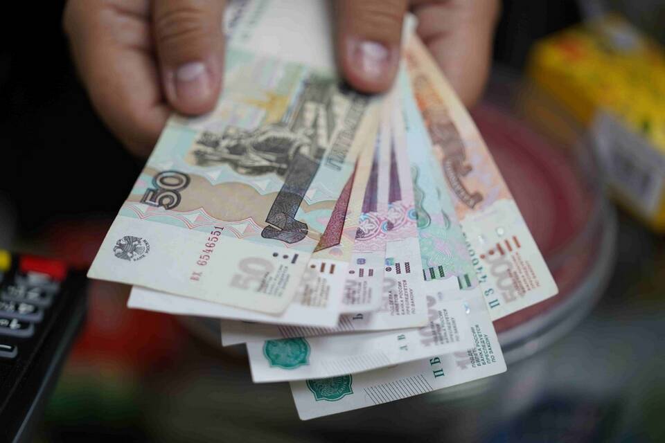 Как законно выдать зарплату наличными